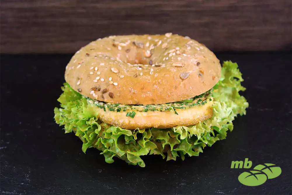 Mehrkornbagel mit Rührei