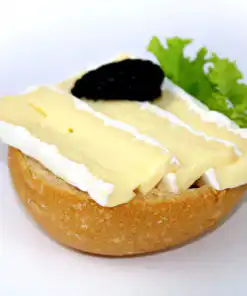 Brötchen mit Camembert