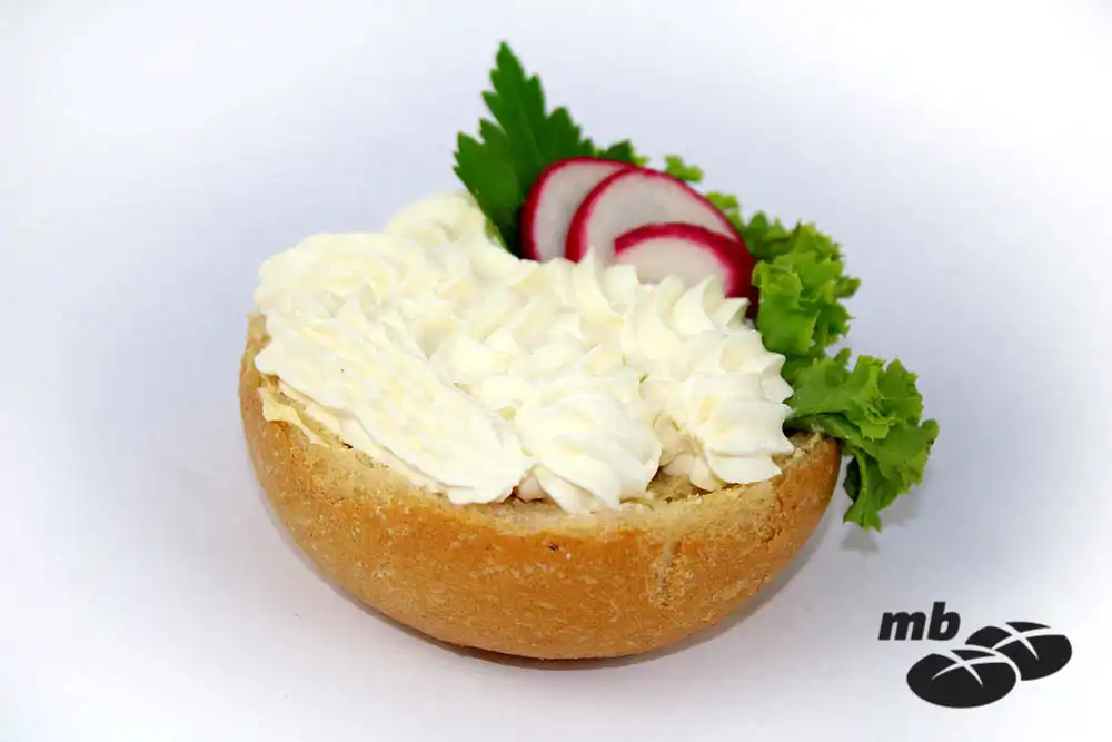 Brötchen mit Frischkäse